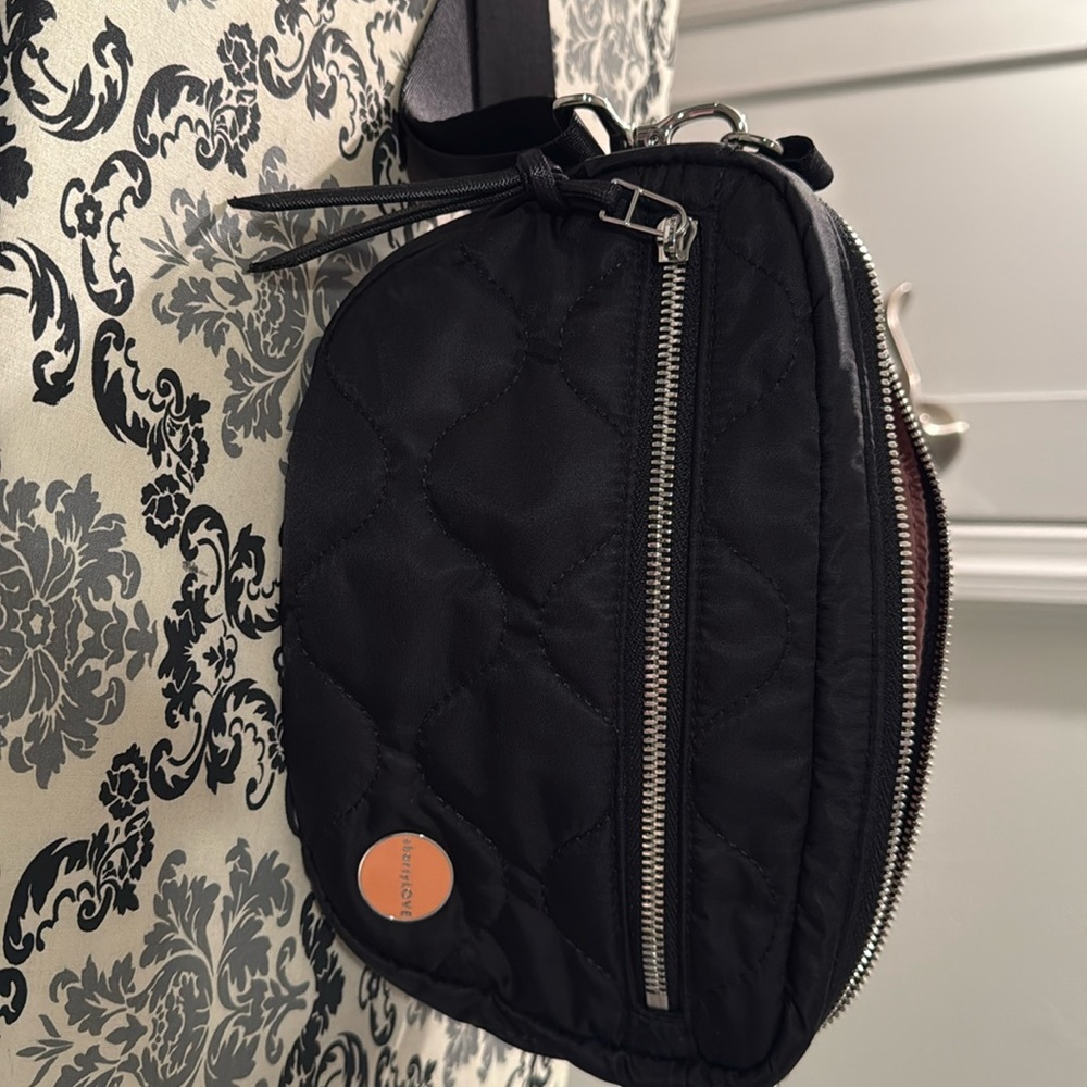 Shorty love small cruiser black Crossbody bag